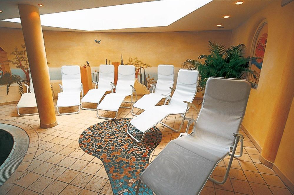 Hotel Maria Theresia Silandro Εξωτερικό φωτογραφία