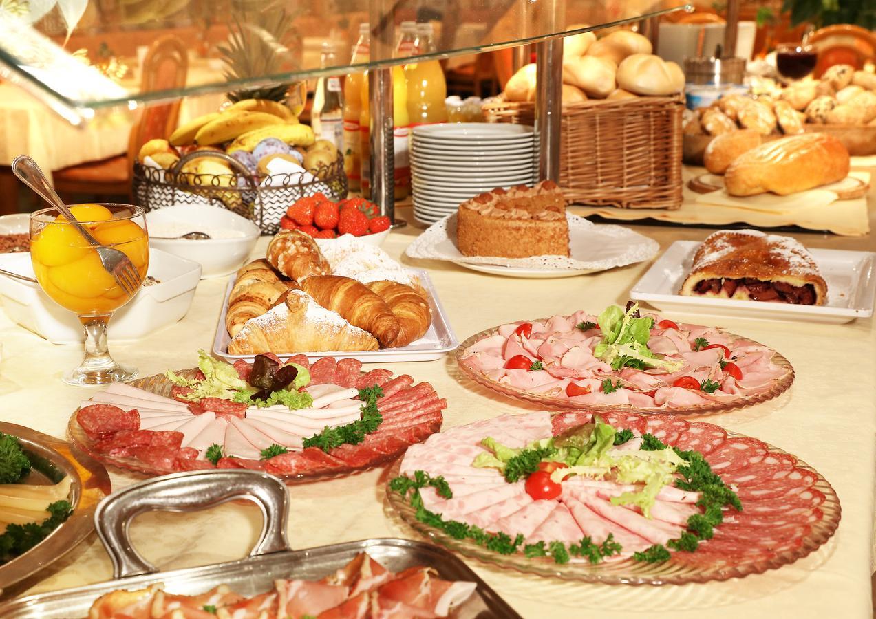 Hotel Maria Theresia Silandro Εξωτερικό φωτογραφία