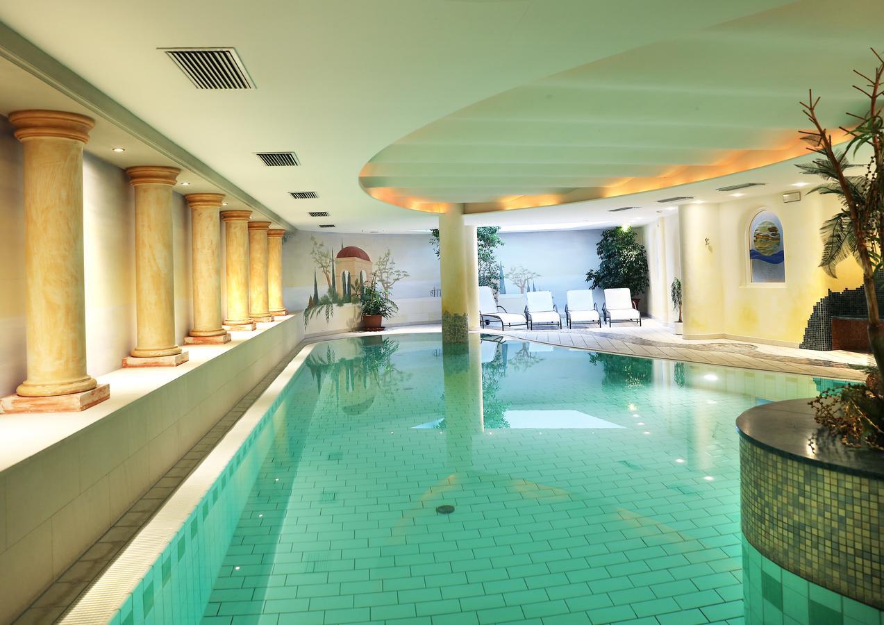 Hotel Maria Theresia Silandro Εξωτερικό φωτογραφία