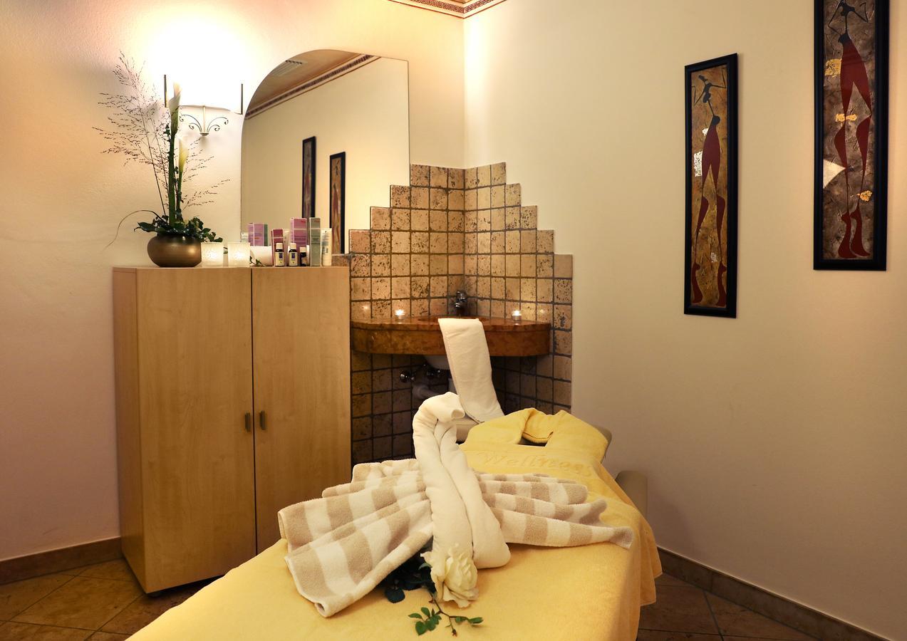 Hotel Maria Theresia Silandro Εξωτερικό φωτογραφία