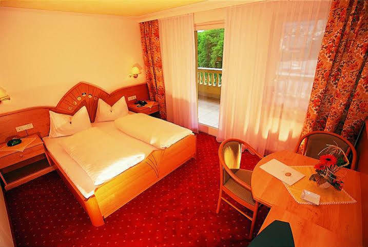 Hotel Maria Theresia Silandro Εξωτερικό φωτογραφία