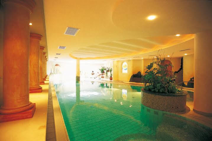Hotel Maria Theresia Silandro Εξωτερικό φωτογραφία